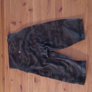 Lululemon Athletica Camo Print Shorts Size 2